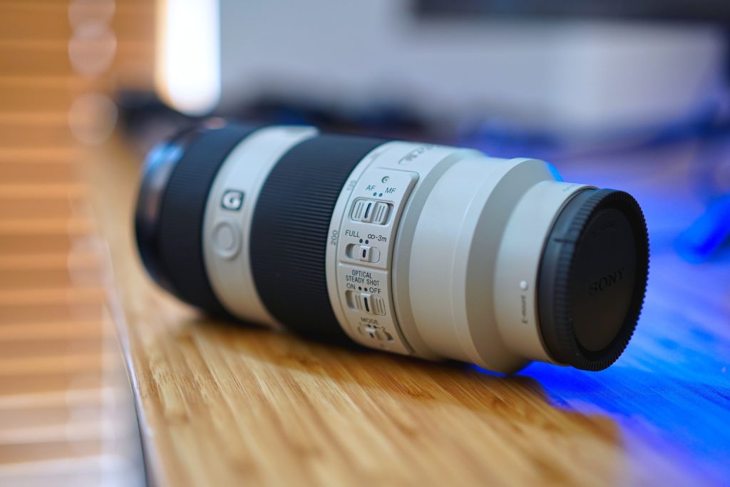 what is a telephoto lens